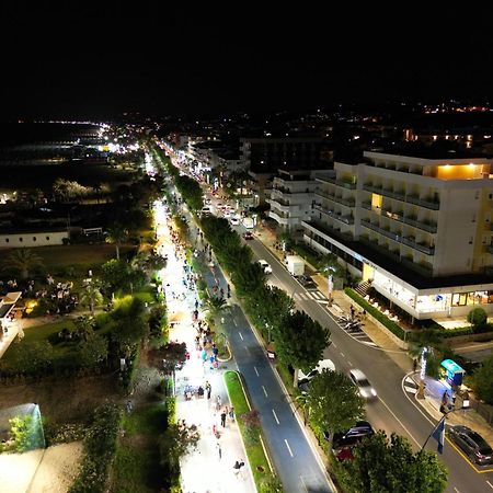 Residence Riviera อัลบา อาดริอาติกา ภายนอก รูปภาพ