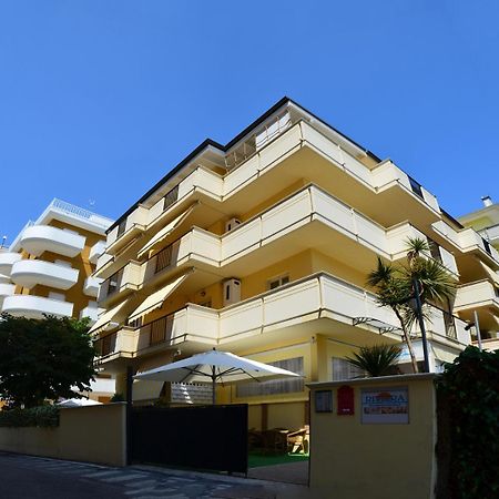Residence Riviera อัลบา อาดริอาติกา ภายนอก รูปภาพ