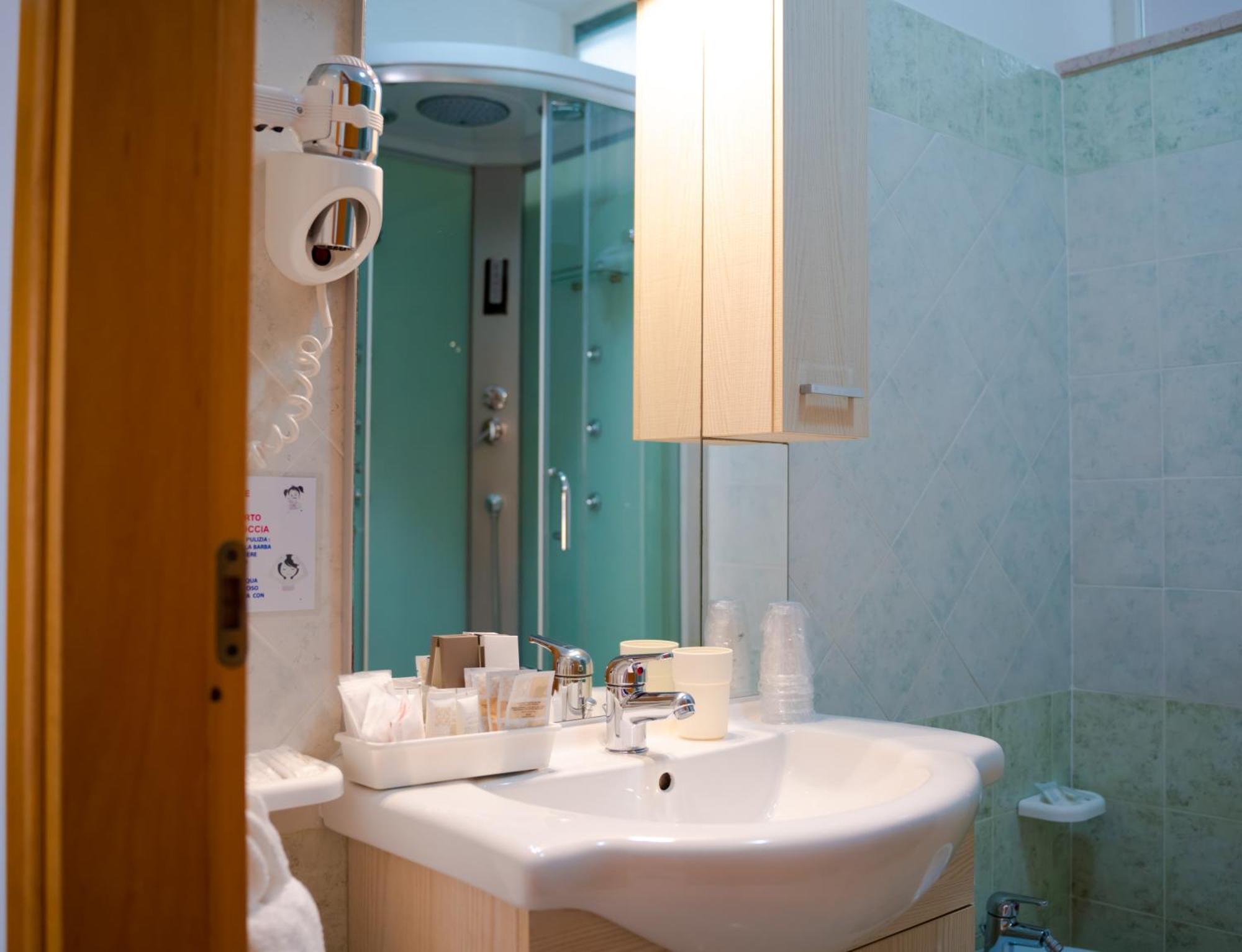 Residence Riviera อัลบา อาดริอาติกา ภายนอก รูปภาพ