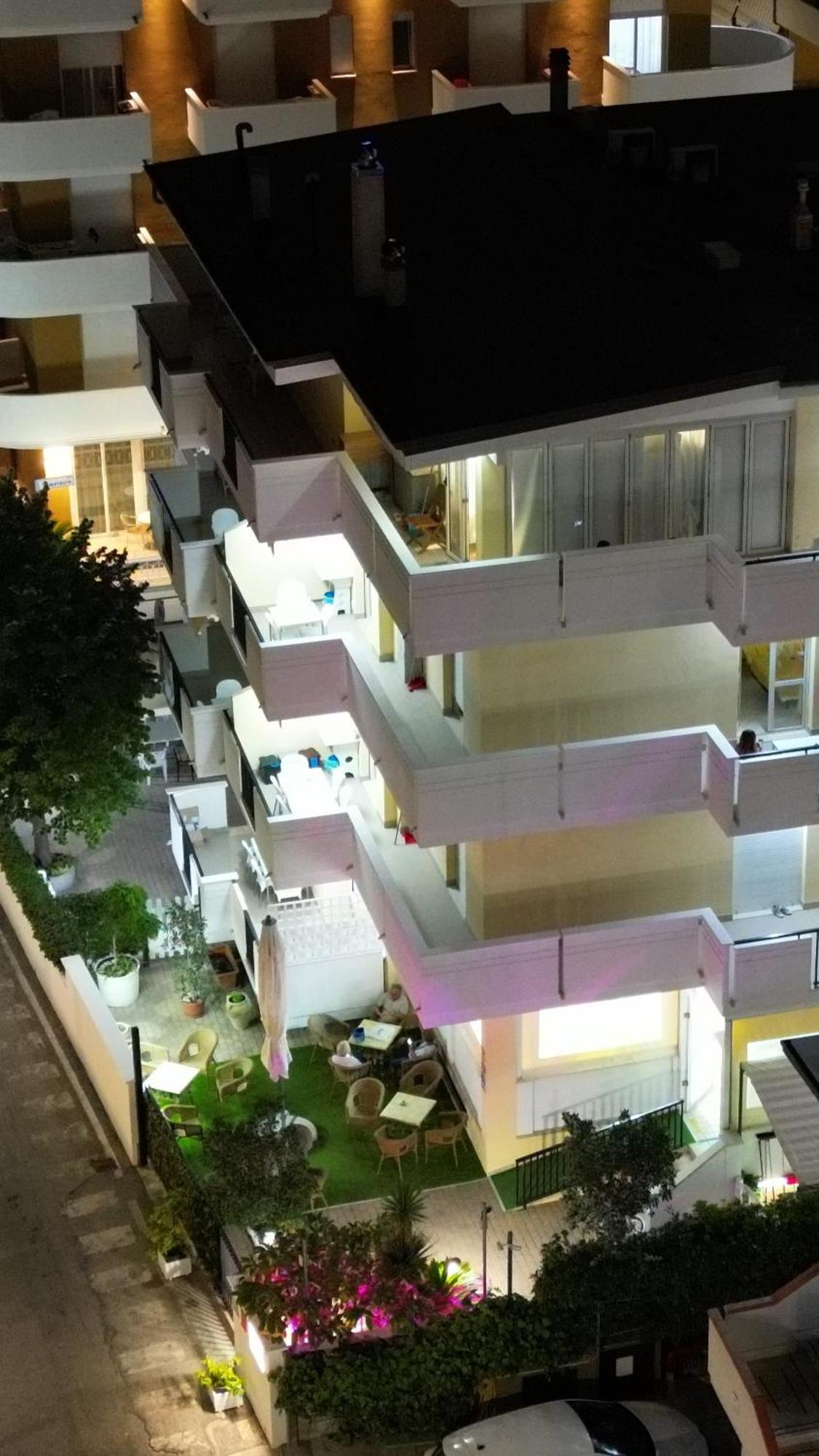 Residence Riviera อัลบา อาดริอาติกา ภายนอก รูปภาพ