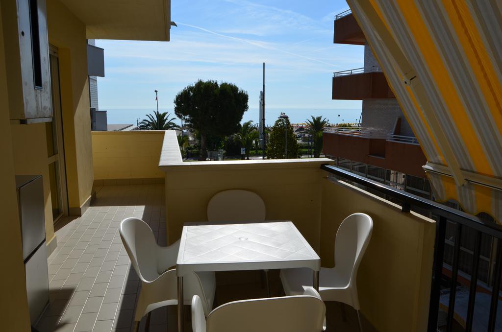 Residence Riviera อัลบา อาดริอาติกา ภายนอก รูปภาพ