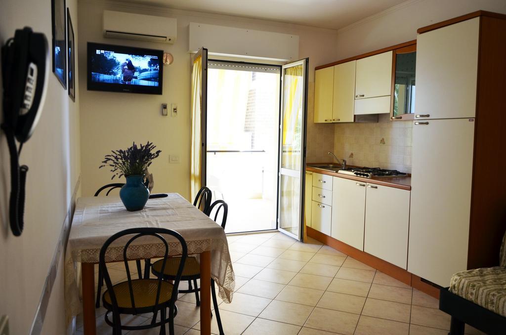 Residence Riviera อัลบา อาดริอาติกา ภายนอก รูปภาพ