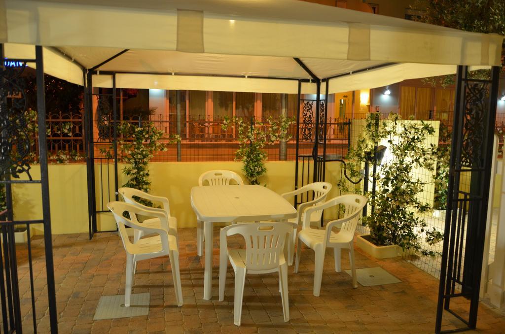 Residence Riviera อัลบา อาดริอาติกา ภายนอก รูปภาพ