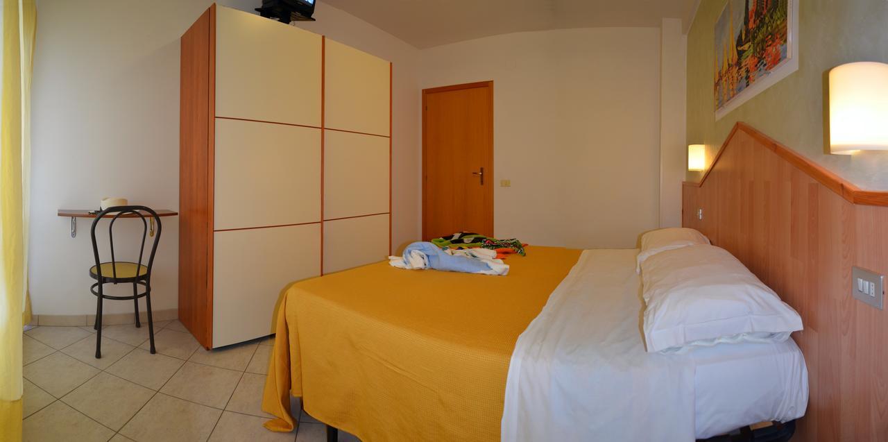Residence Riviera อัลบา อาดริอาติกา ภายนอก รูปภาพ
