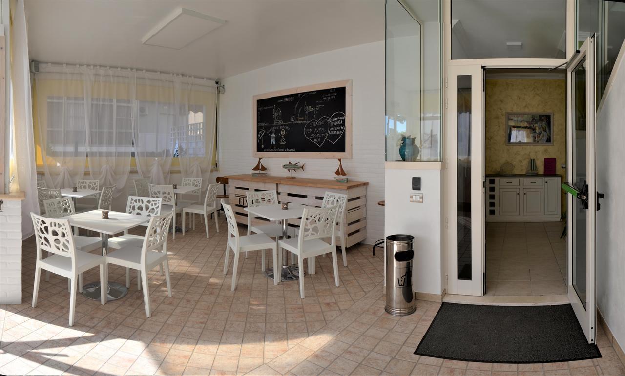 Residence Riviera อัลบา อาดริอาติกา ภายนอก รูปภาพ